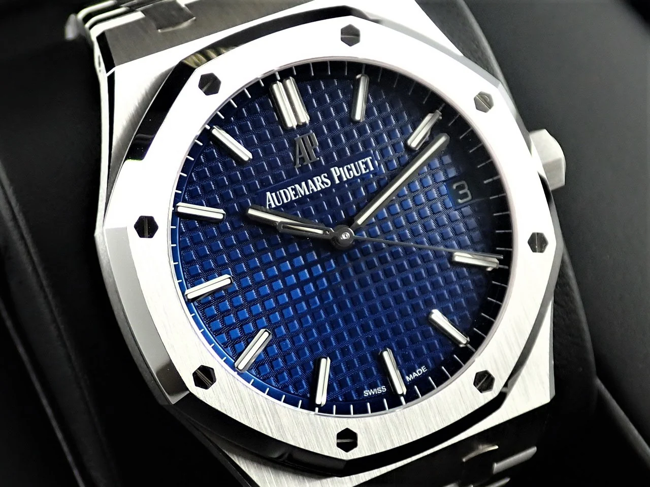 オーデマピゲ ロイヤルオーク Ref.15503BC.OO.1220BC.01 ホワイトゴールド ブルー文字盤 未使用 085U255Y - Image 3