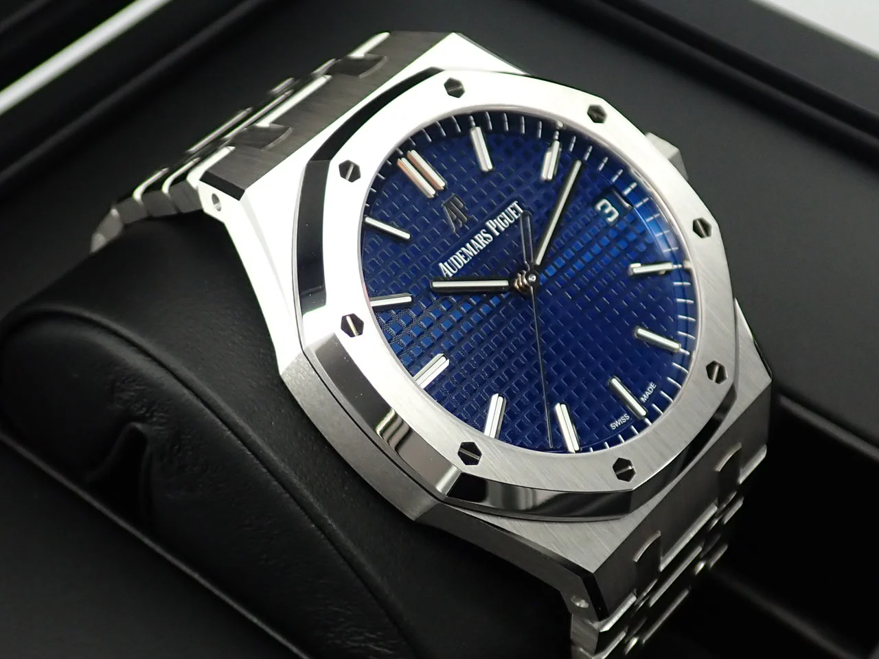オーデマピゲ ロイヤルオーク Ref.15503BC.OO.1220BC.01 ホワイトゴールド ブルー文字盤 未使用 085U255Y - Image 4