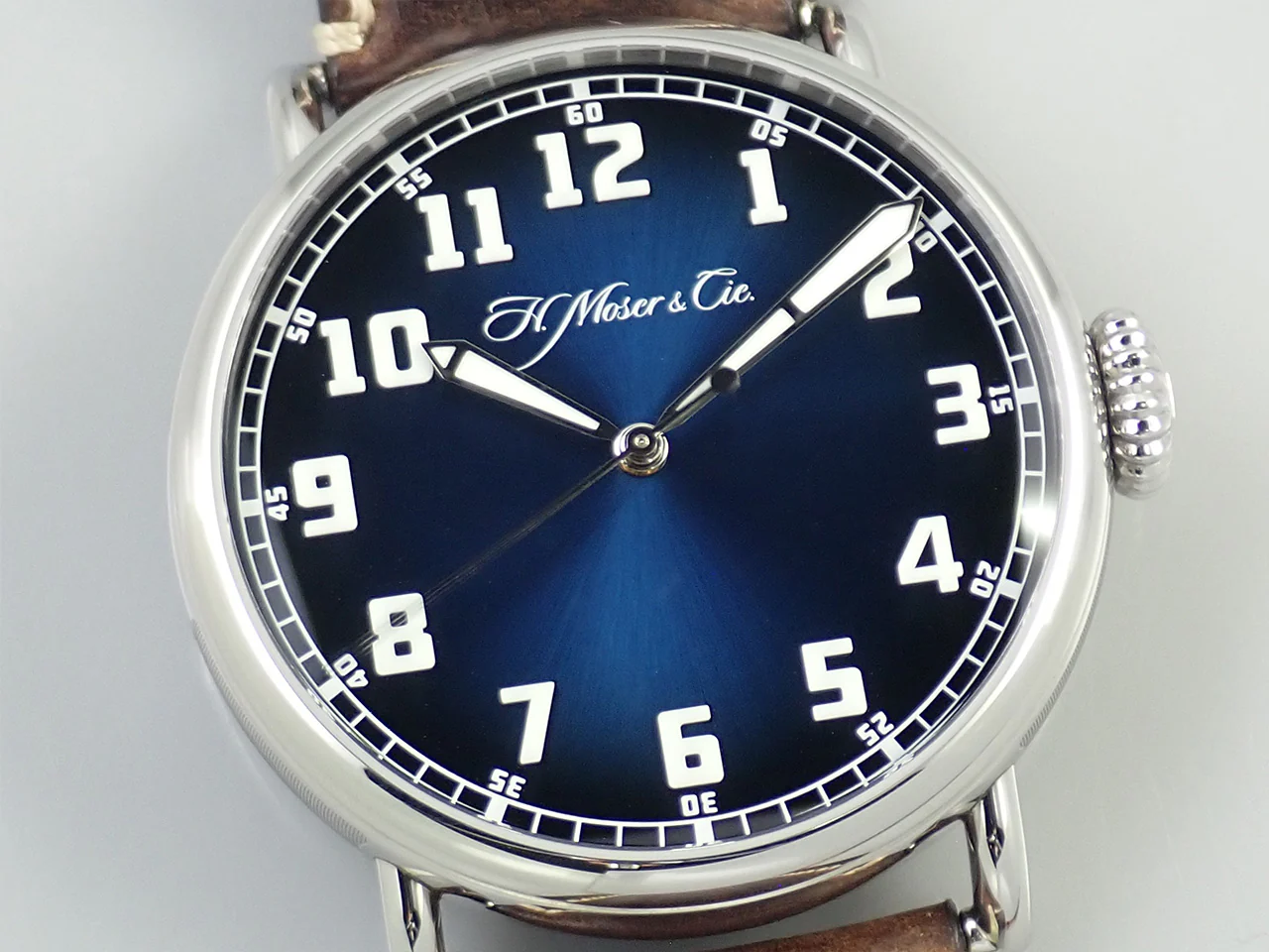 H.モーザー ヘリテージ・センターセコンド　ファンキーブルー Ref.8200-1201 ファンキーブルー フュメ文字盤 中古 10ZMS2LT - Image 3