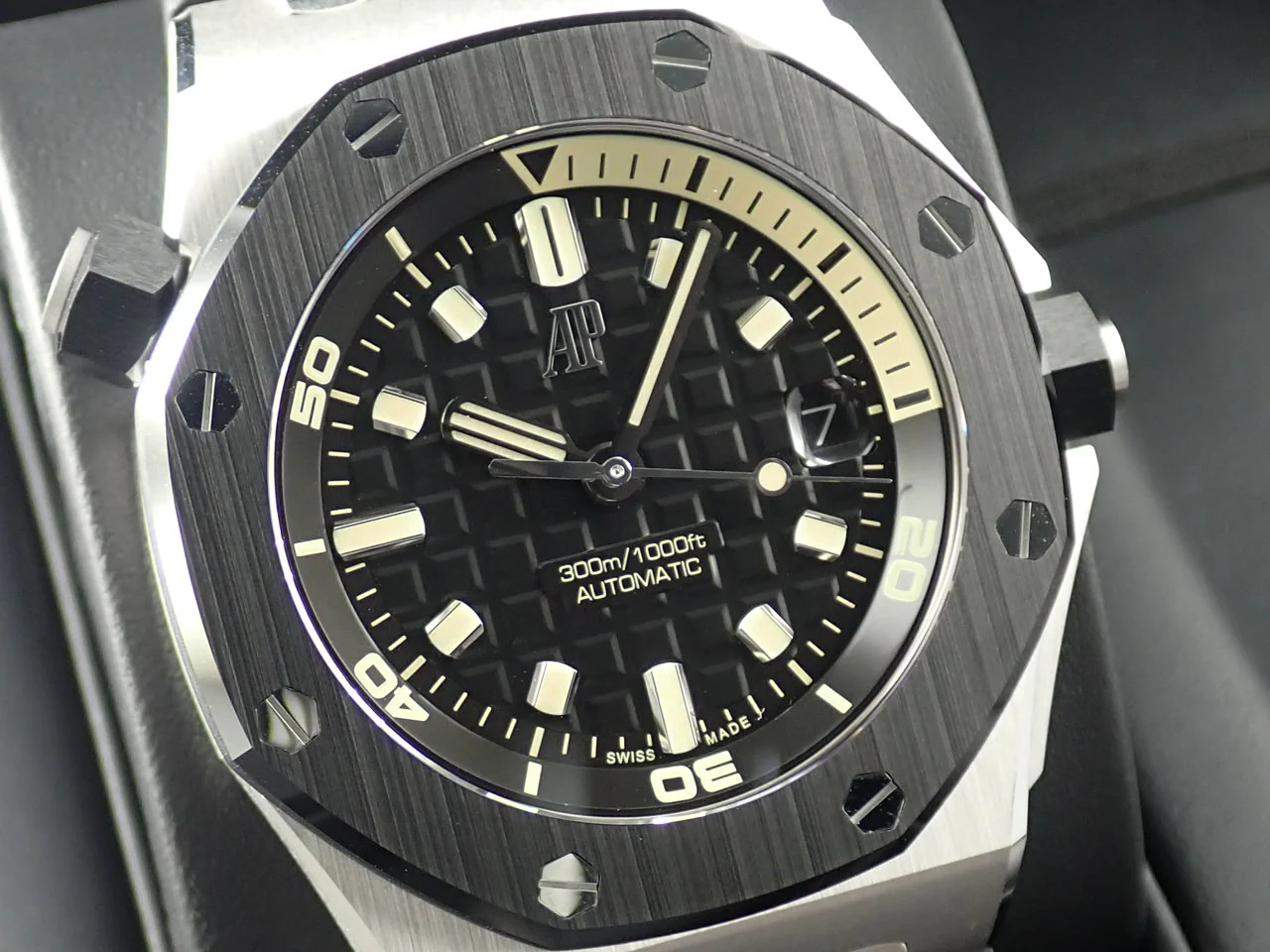 オーデマピゲ ロイヤルオーク オフショア ダイバー Ref.15720CN.OO.A002CA.01 ホワイトゴールド ブラック文字盤 - Image 3