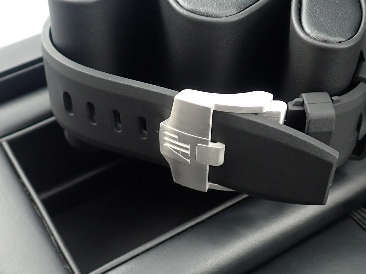 オーデマピゲ ロイヤルオーク オフショア ダイバー Ref.15720CN.OO.A002CA.01 ホワイトゴールド ブラック文字盤 - Image 8