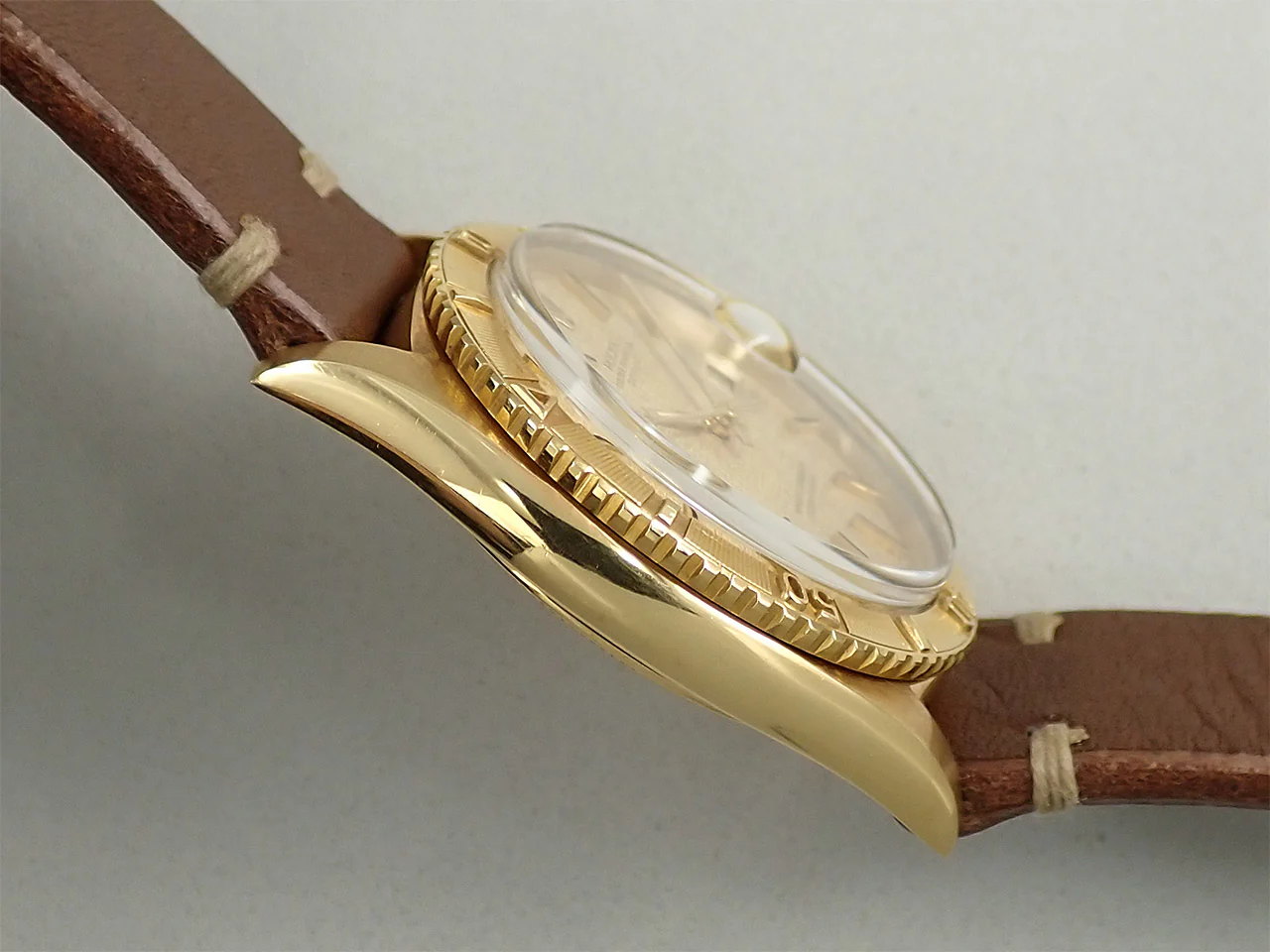 ロレックス デイトジャスト Ref.1625/8 イエローゴールド シャンパンモザイク文字盤 革ベルト - Image 5