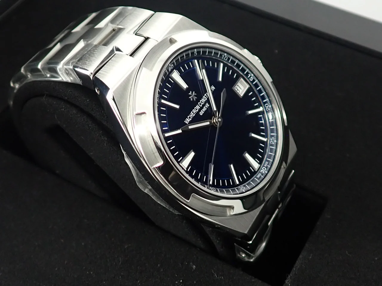 ヴァシュロンコンスタンタン オーヴァーシーズ Ref.4500V/110A-B128 ブルー文字盤 新品 17S71562 - Image 5