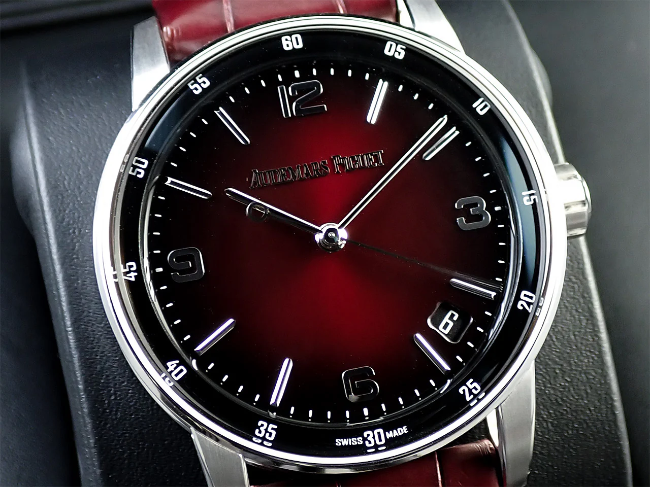 オーデマピゲ CODE 11.59 バイ オーデマ ピゲ Ref.15210BC.OO.A068CR.01 ホワイトゴールド スモークバーガンディラッカー文字盤 - Image 3