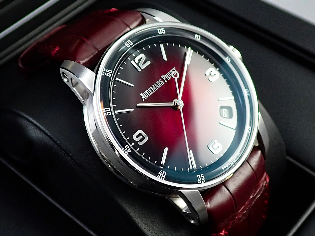 オーデマピゲ CODE 11.59 バイ オーデマ ピゲ Ref.15210BC.OO.A068CR.01 ホワイトゴールド スモークバーガンディラッカー文字盤 - Image 4