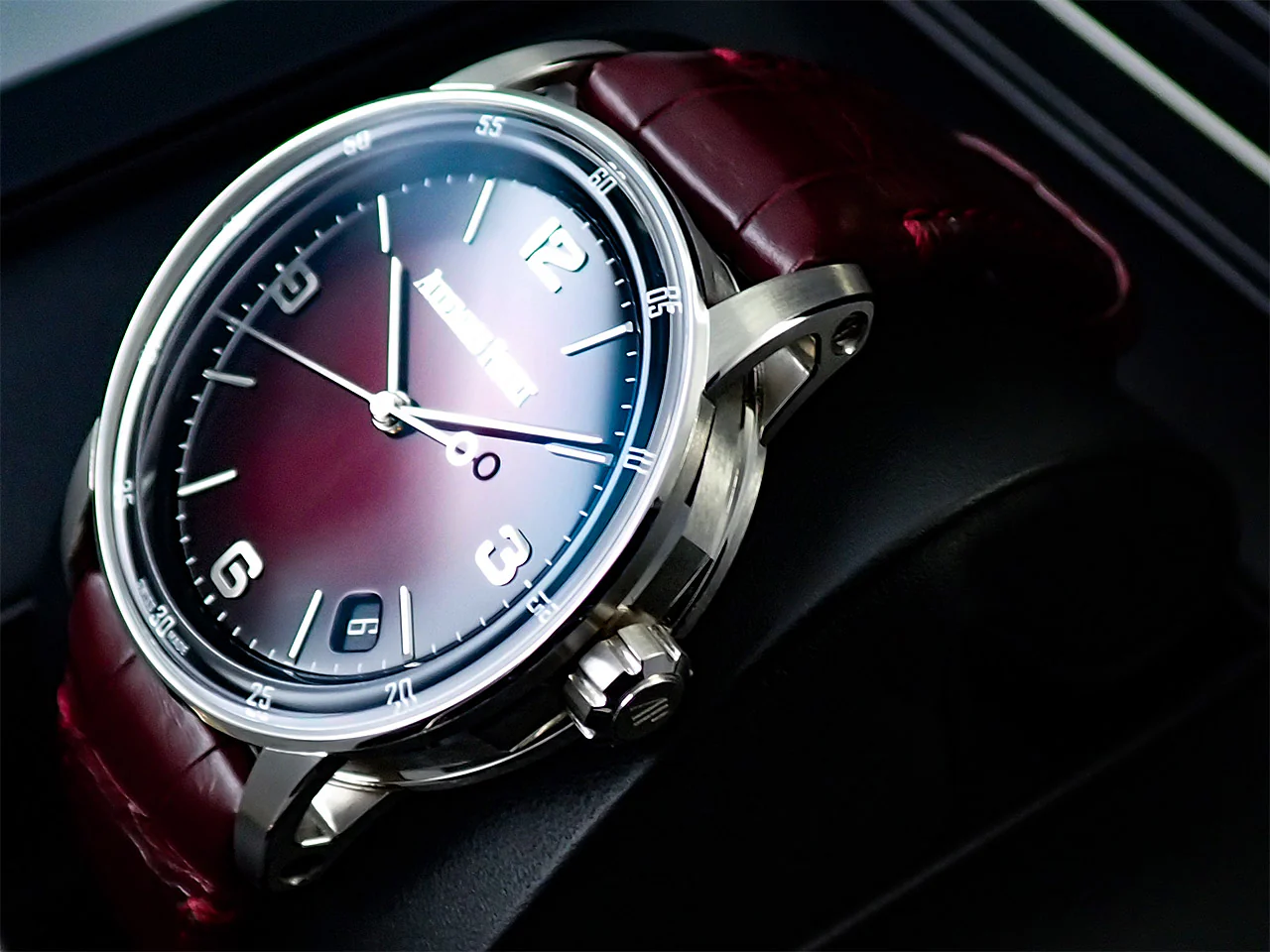 オーデマピゲ CODE 11.59 バイ オーデマ ピゲ Ref.15210BC.OO.A068CR.01 ホワイトゴールド スモークバーガンディラッカー文字盤 - Image 5