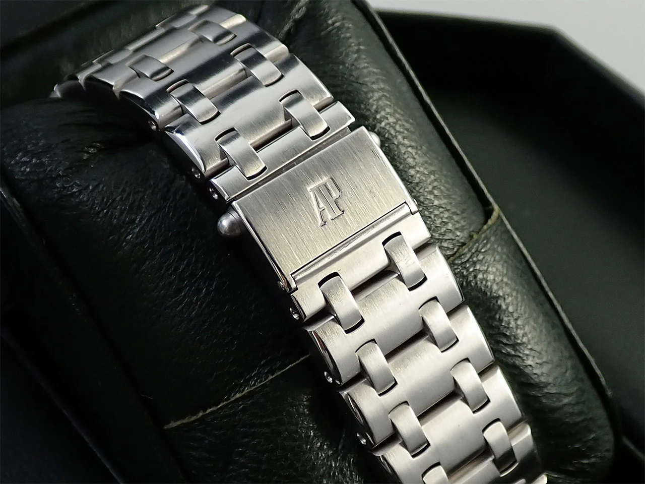 オーデマピゲ ロイヤルオーク オフショア クロノグラフ Ref.26089BC.OO.1000BC.01 ホワイトゴールド ブルー文字盤 - Image 8