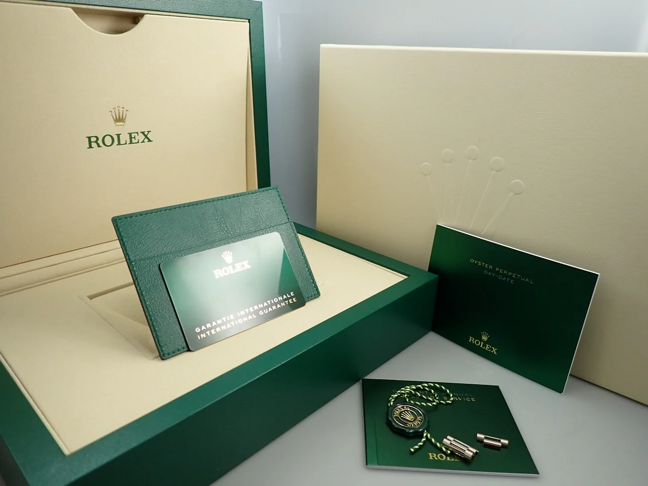 ロレックス デイデイト36 Ref.128239 ホワイトゴールド パヴェダイヤモンド文字盤 - Image 10