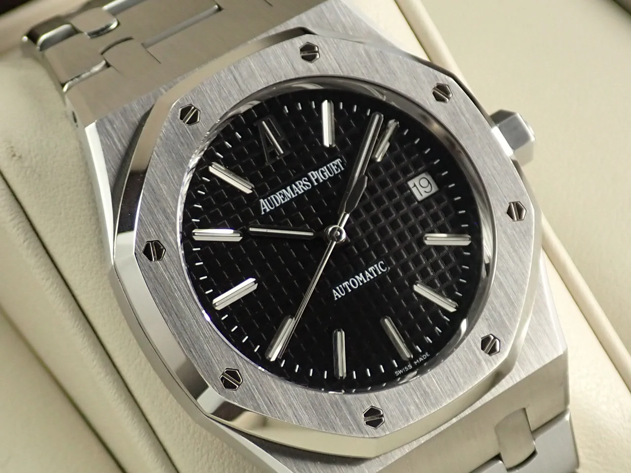 オーデマピゲ ロイヤルオーク Ref.15300ST.OO.1220ST.03 ステンレススチール ブラック文字盤 - Image 3