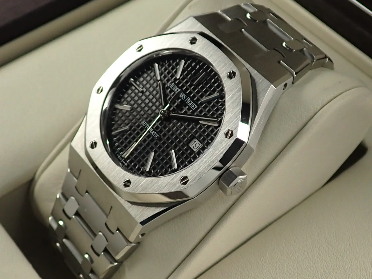 オーデマピゲ ロイヤルオーク Ref.15300ST.OO.1220ST.03 ステンレススチール ブラック文字盤 - Image 5