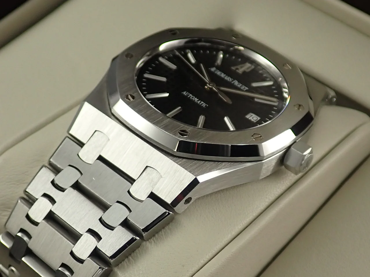 オーデマピゲ ロイヤルオーク Ref.15300ST.OO.1220ST.03 ステンレススチール ブラック文字盤 - Image 6