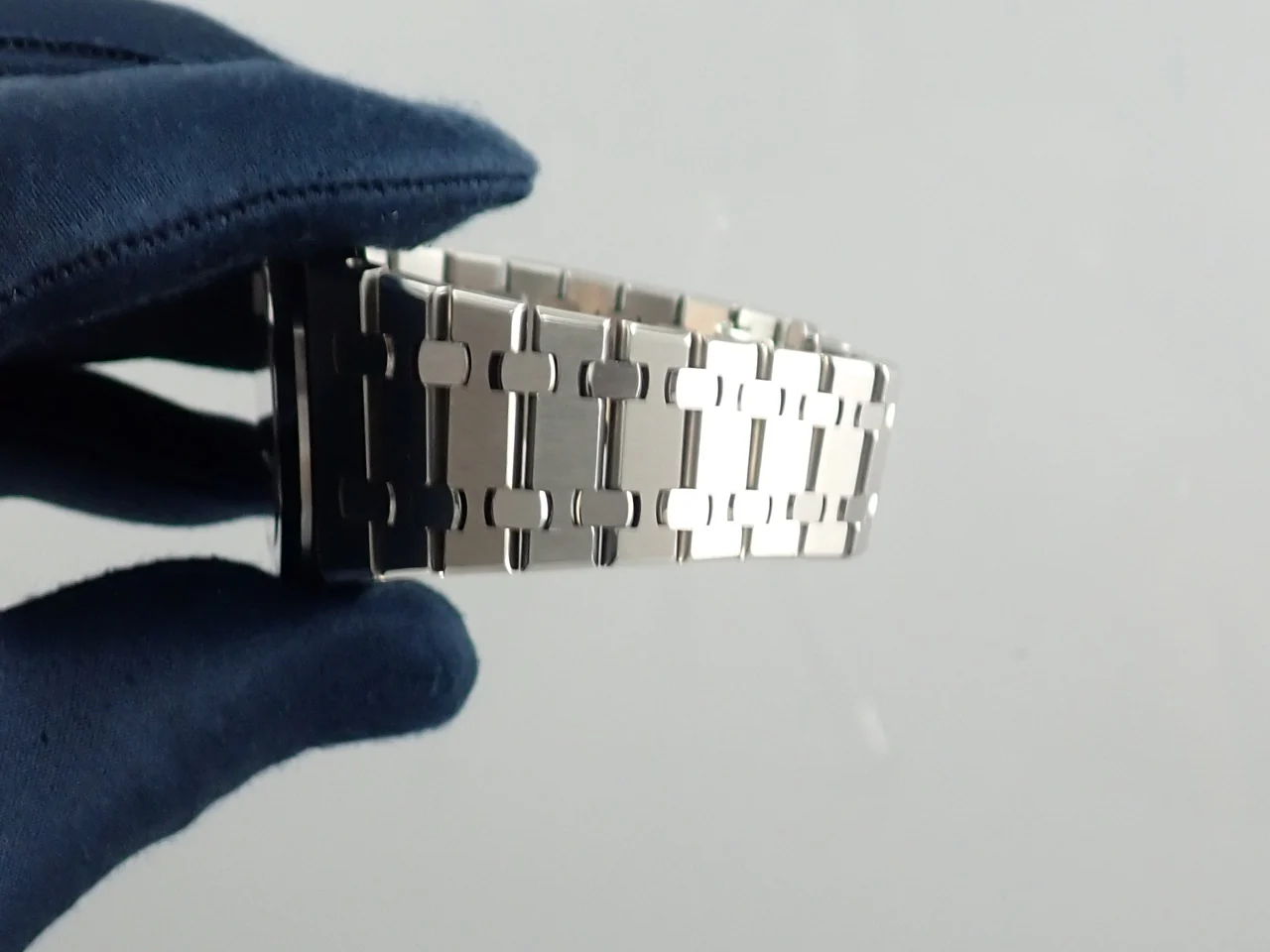 オーデマピゲ ロイヤルオーク Ref.15300ST.OO.1220ST.03 ステンレススチール ブラック文字盤 - Image 9