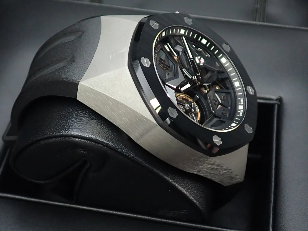 オーデマピゲ ロイヤルオーク コンセプト フライング トゥールビヨン GMT Ref.26589IO.OO.D002CA.01 チタン ブラック文字盤 - Image 4