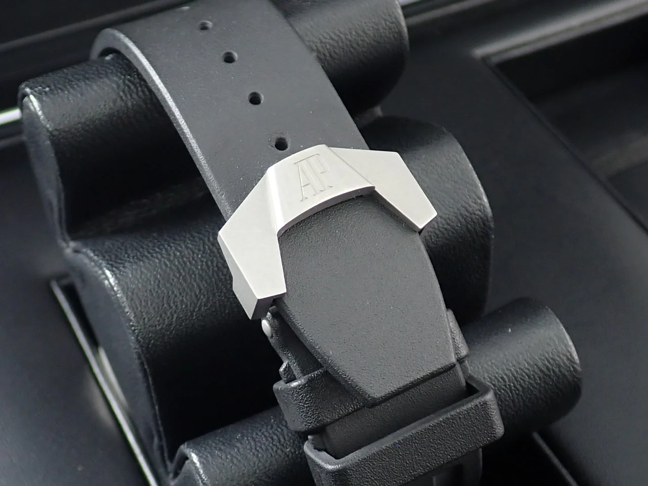 オーデマピゲ ロイヤルオーク コンセプト フライング トゥールビヨン GMT Ref.26589IO.OO.D002CA.01 チタン ブラック文字盤 - Image 8