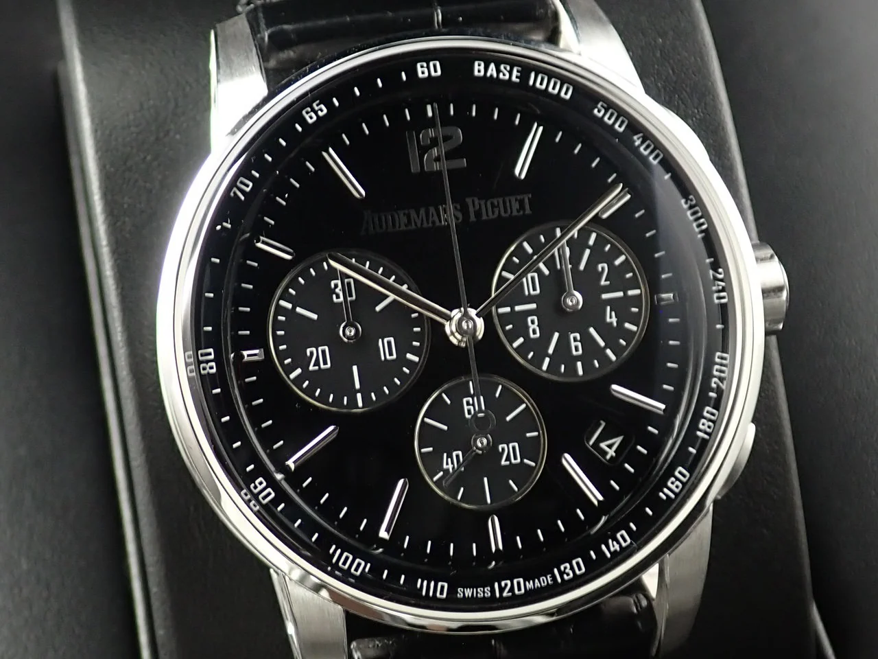 オーデマピゲ CODE 11.59 バイ オーデマ ピゲ クロノグラフ Ref.26393BC.OO.A002CR.01 ホワイトゴールド ブラックラッカー文字盤 - Image 3