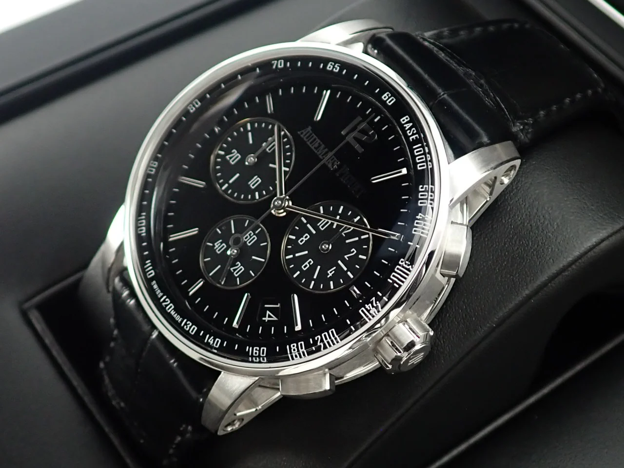 オーデマピゲ CODE 11.59 バイ オーデマ ピゲ クロノグラフ Ref.26393BC.OO.A002CR.01 ホワイトゴールド ブラックラッカー文字盤 - Image 5