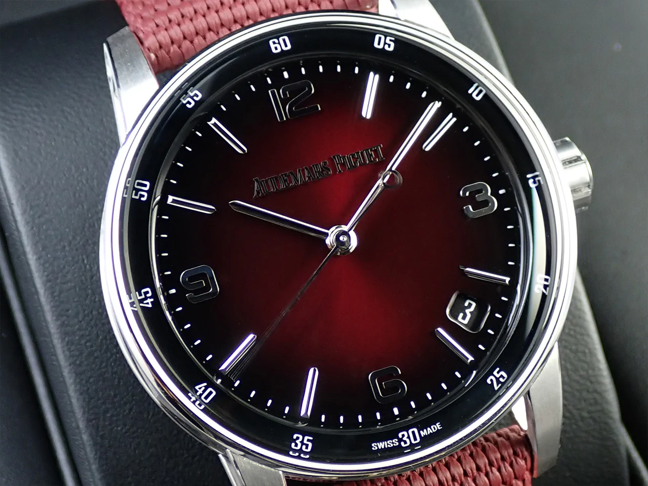 オーデマピゲ CODE 11.59 バイ オーデマ ピゲ Ref.15210BC.OO.A500KB.01 ホワイトゴールド スモークバーガンディーラッカー文字盤 - Image 3