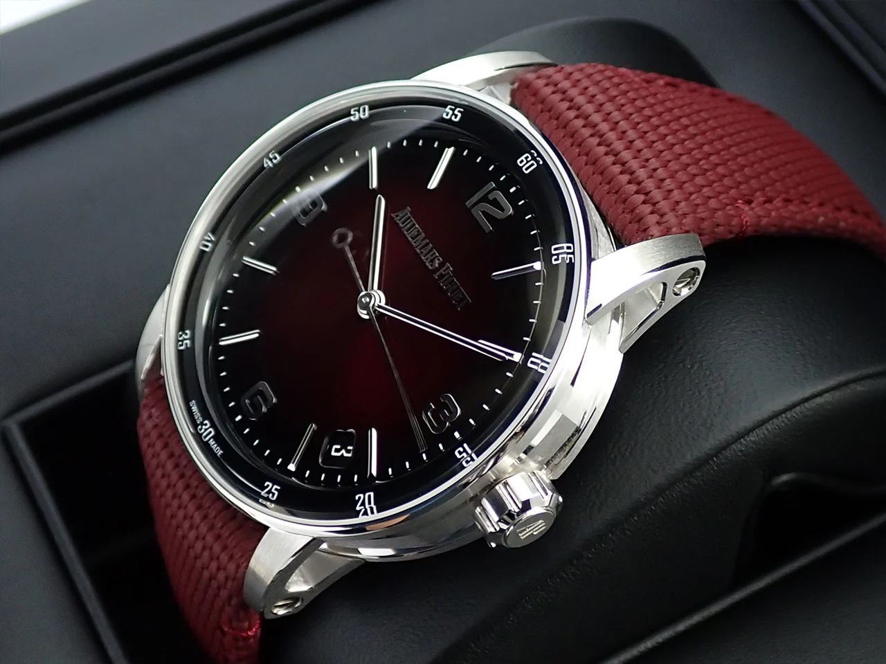 オーデマピゲ CODE 11.59 バイ オーデマ ピゲ Ref.15210BC.OO.A500KB.01 ホワイトゴールド スモークバーガンディーラッカー文字盤 - Image 5