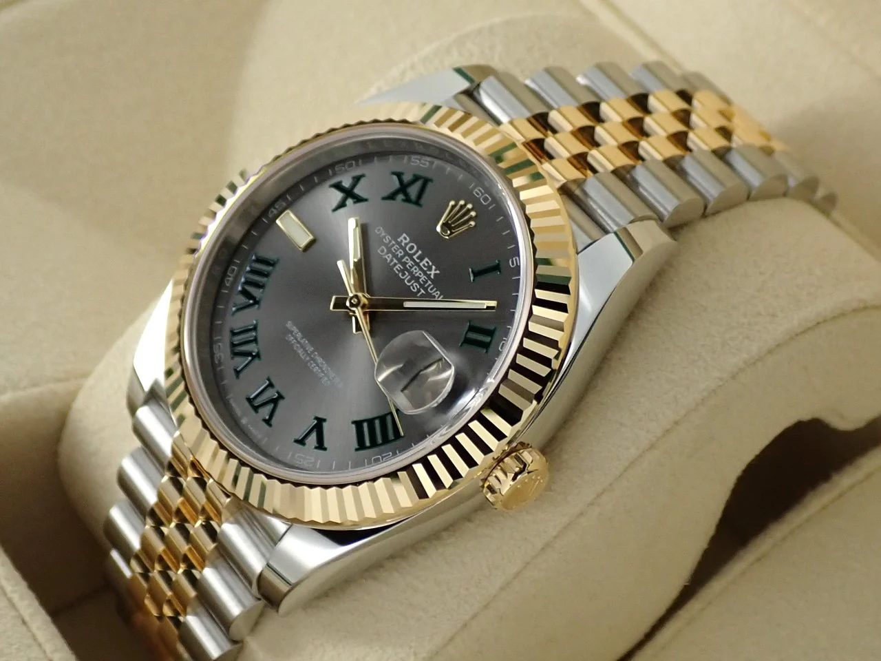 ロレックス デイトジャスト41 Ref.126333 ステンレススチール/イエローゴールド スレートローマン文字盤 ジュビリーブレスレット 未使用 3FAPU089 - Image 4