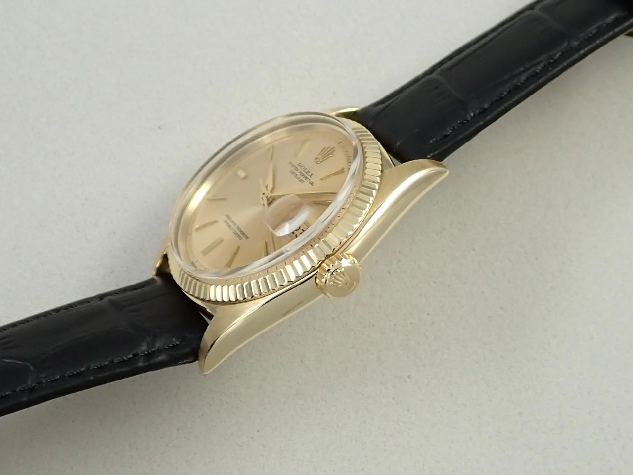 ロレックス デイトジャスト Ref.1601 イエローゴールド シャンパン文字盤 革ベルト - Image 4