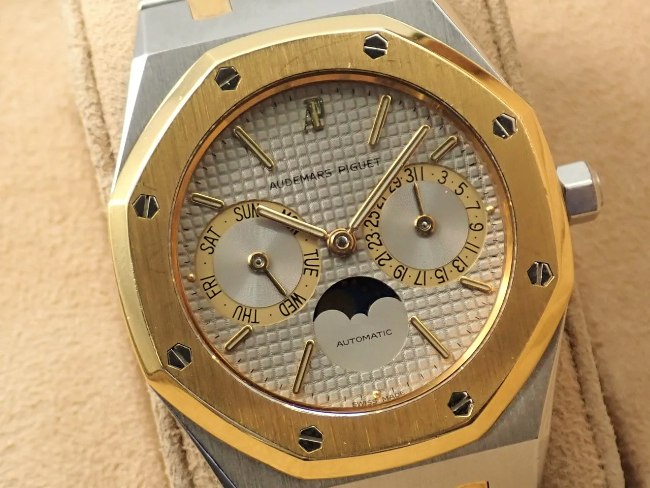 オーデマピゲ ロイヤルオーク デイデイト ムーンフェイズ Ref.5594.477 ステンレススチール/イエローゴールド グレー文字盤 - Image 3