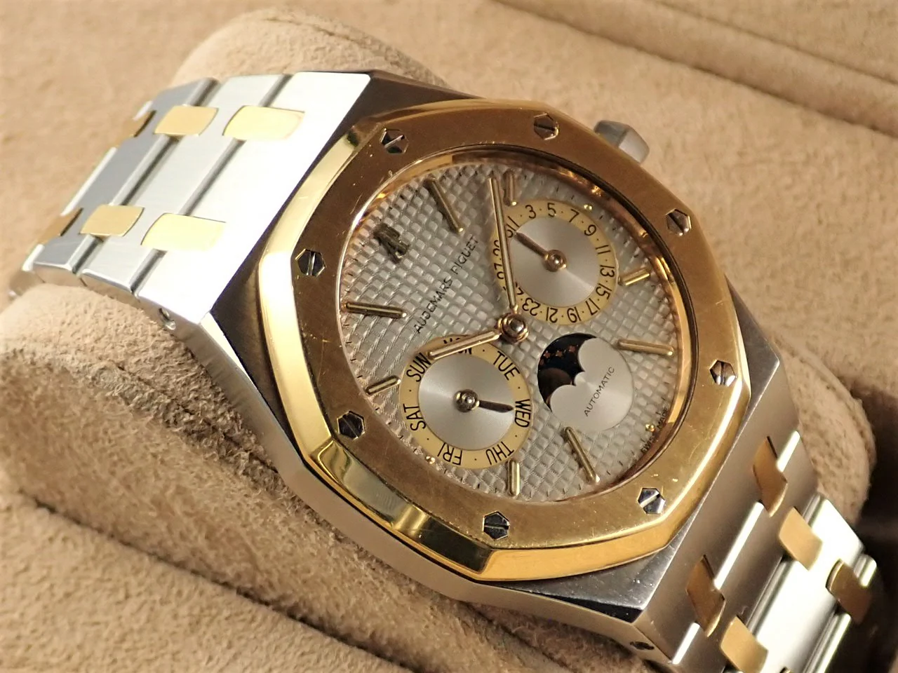 オーデマピゲ ロイヤルオーク デイデイト ムーンフェイズ Ref.5594.477 ステンレススチール/イエローゴールド グレー文字盤 - Image 4