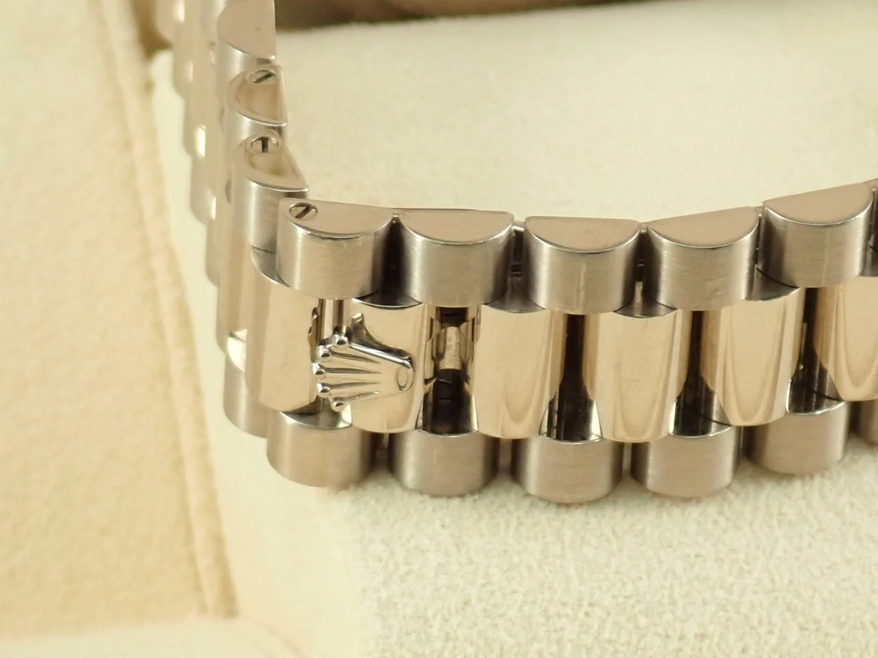 ロレックス デイデイト36 Ref.118239 ホワイトゴールド チェリー文字盤 - Image 10