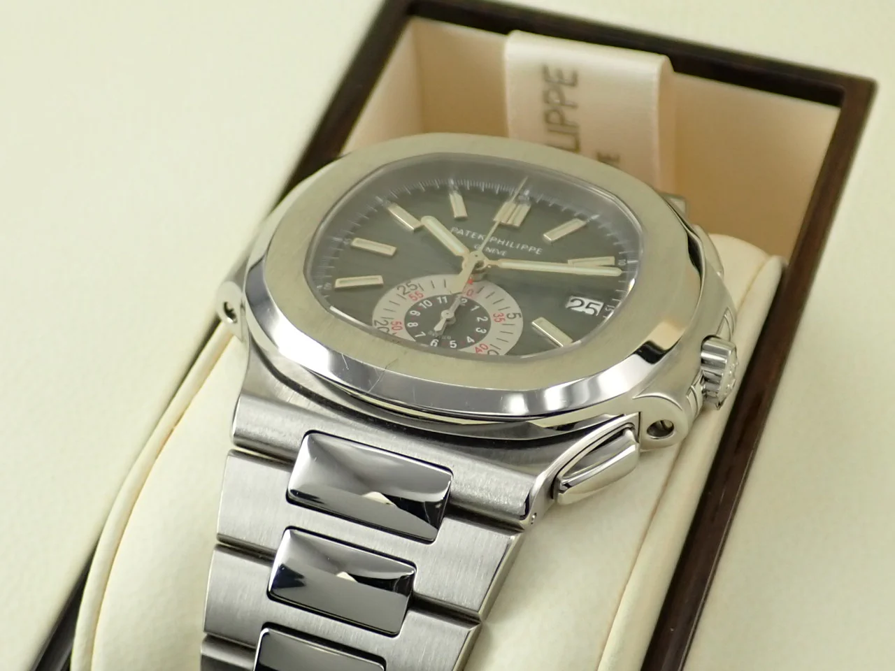 パテックフィリップ ノーチラス クロノグラフ Ref.5980/1A-001 ステンレススチール ブルー文字盤 - Image 6