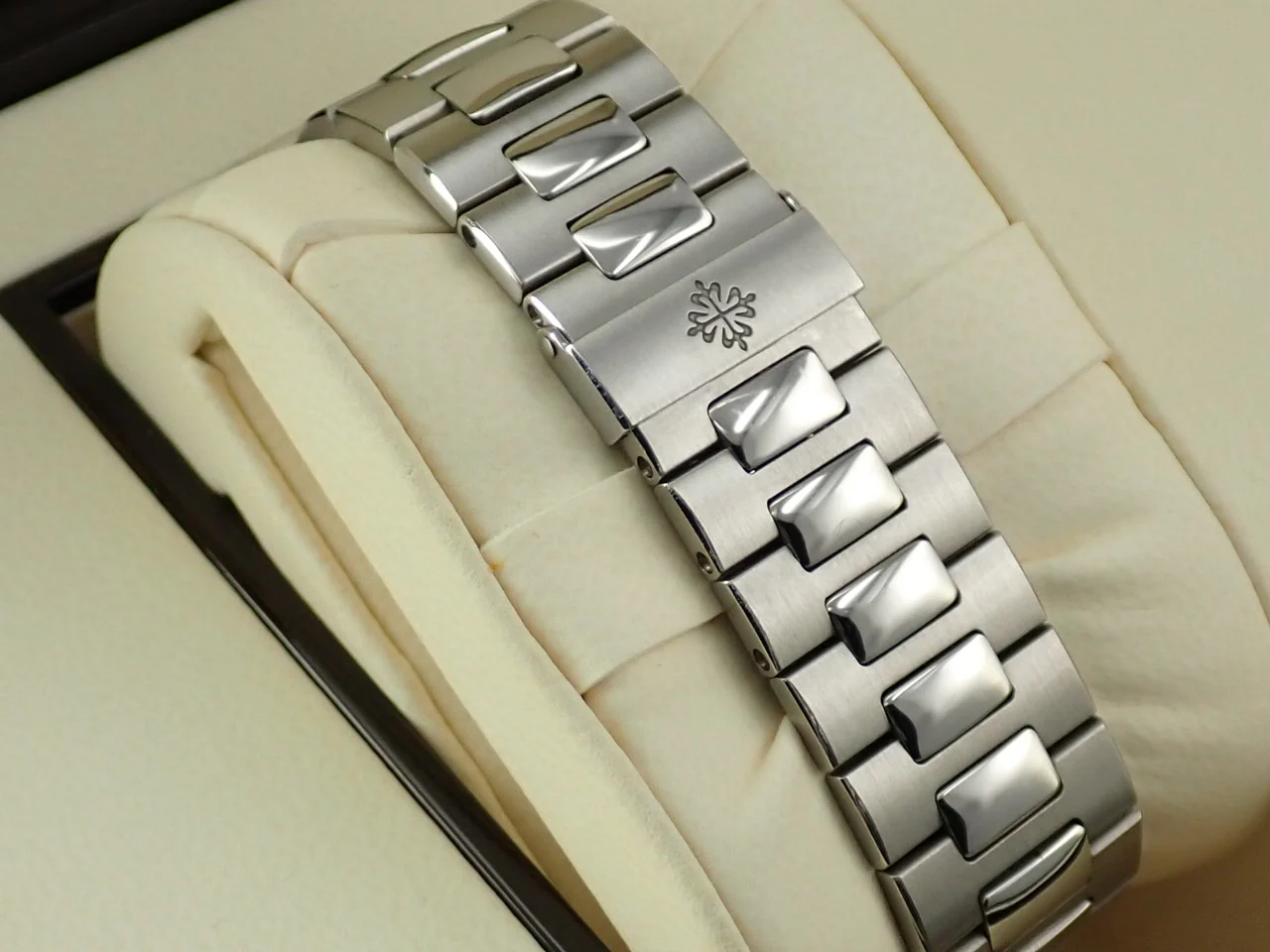 パテックフィリップ ノーチラス クロノグラフ Ref.5980/1A-001 ステンレススチール ブルー文字盤 - Image 7