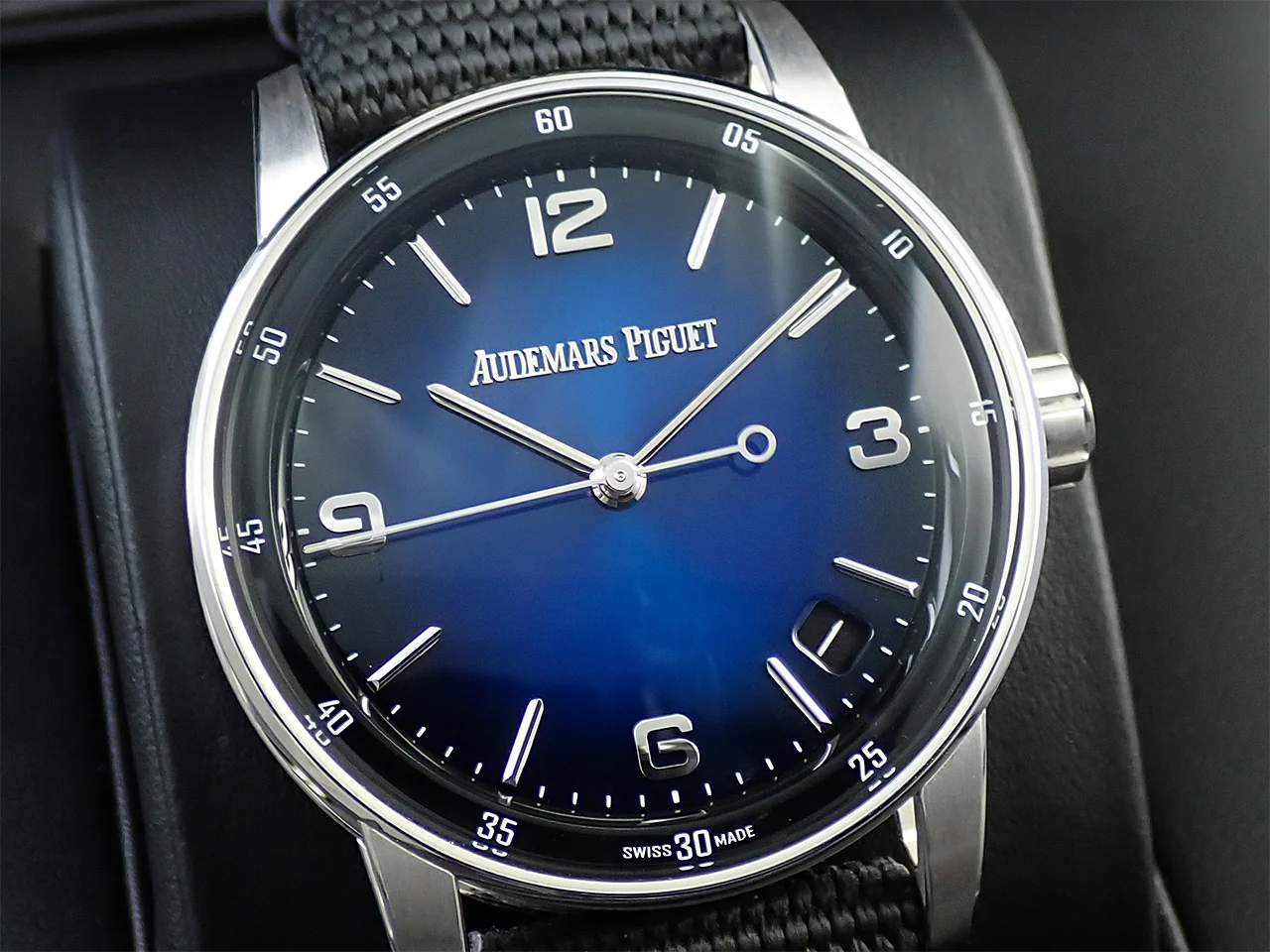 オーデマピゲ CODE 11.59 バイ オーデマ ピゲ Ref.15210BC.OO.A002KB.01 ホワイトゴールド スモークブルーラッカー文字盤 - Image 3