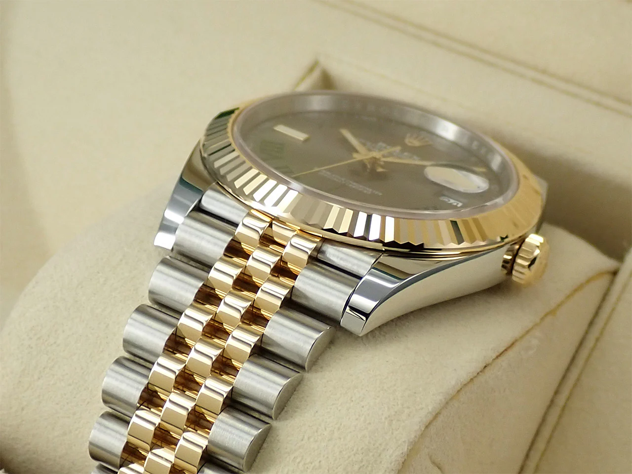 ロレックス デイトジャスト41 Ref.126333 ステンレススチール/イエローゴールド スレートローマン文字盤 ジュビリーブレスレット 中古 7LA29LWA - Image 6