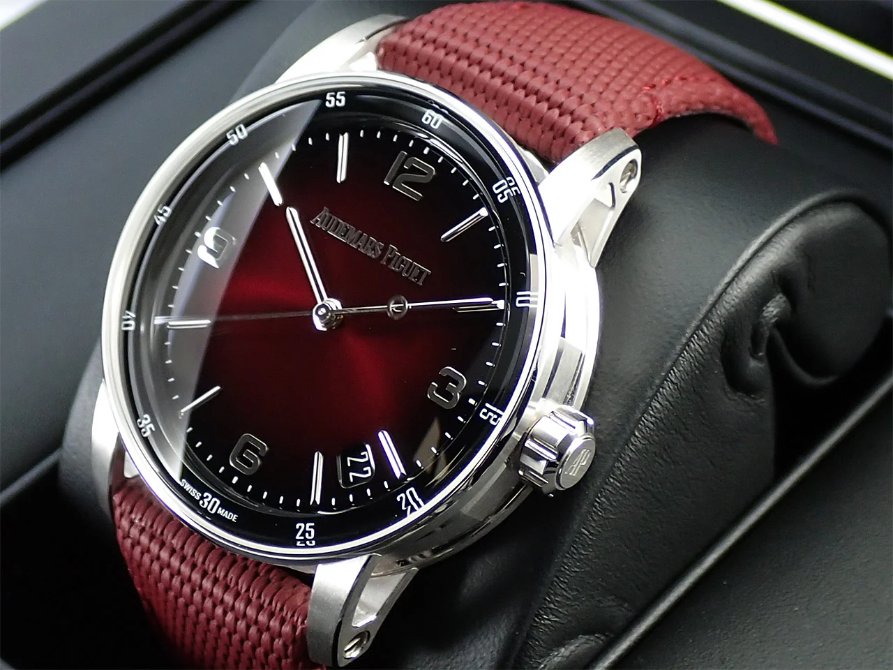 オーデマピゲ CODE 11.59 バイ オーデマ ピゲ Ref.15210BC.OO.A500KB.01 ホワイトゴールド スモークバーガンディーラッカー文字盤 - Image 5