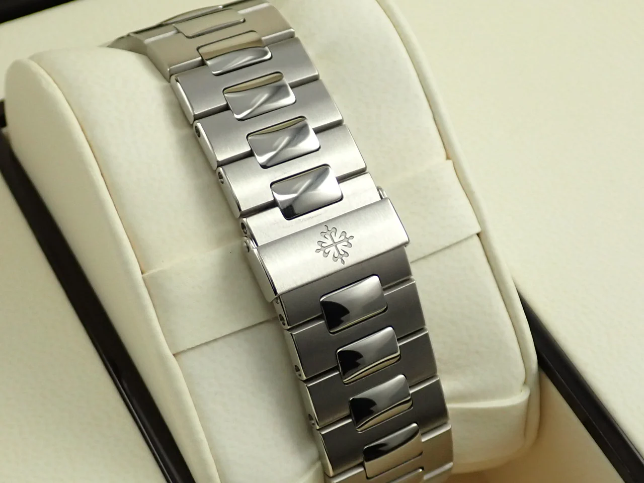 パテックフィリップ ノーチラス Ref.5711/1A-010 ステンレススチール ブルー文字盤 - Image 7