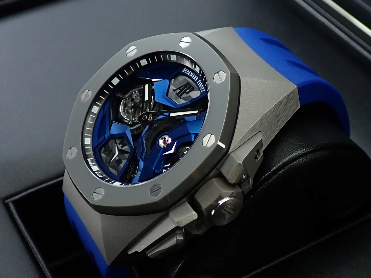 オーデマピゲ ロイヤルオーク コンセプト フライング トゥールビヨン GMT Ref.26589IO.OO.D030CA.01 チタン ブルー文字盤 - Image 5