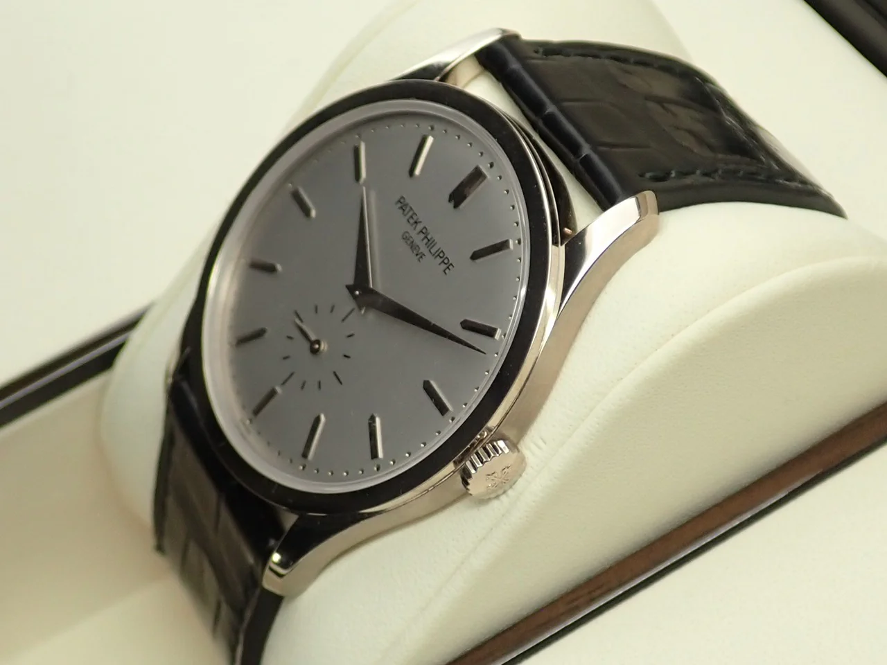 パテックフィリップ カラトラバ Ref.5196G-001 ホワイトゴールド シルバー文字盤 - Image 4