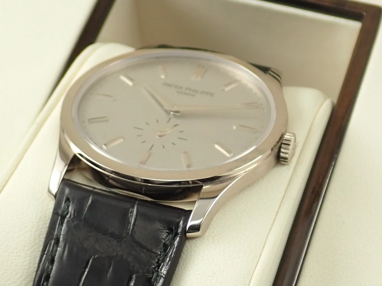 パテックフィリップ カラトラバ Ref.5196G-001 ホワイトゴールド シルバー文字盤 - Image 5