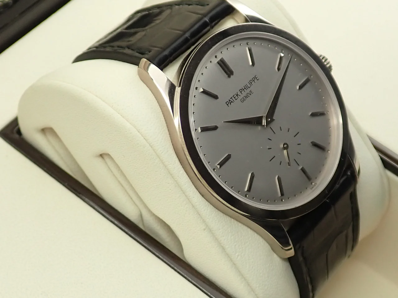 パテックフィリップ カラトラバ Ref.5196G-001 ホワイトゴールド シルバー文字盤 - Image 6