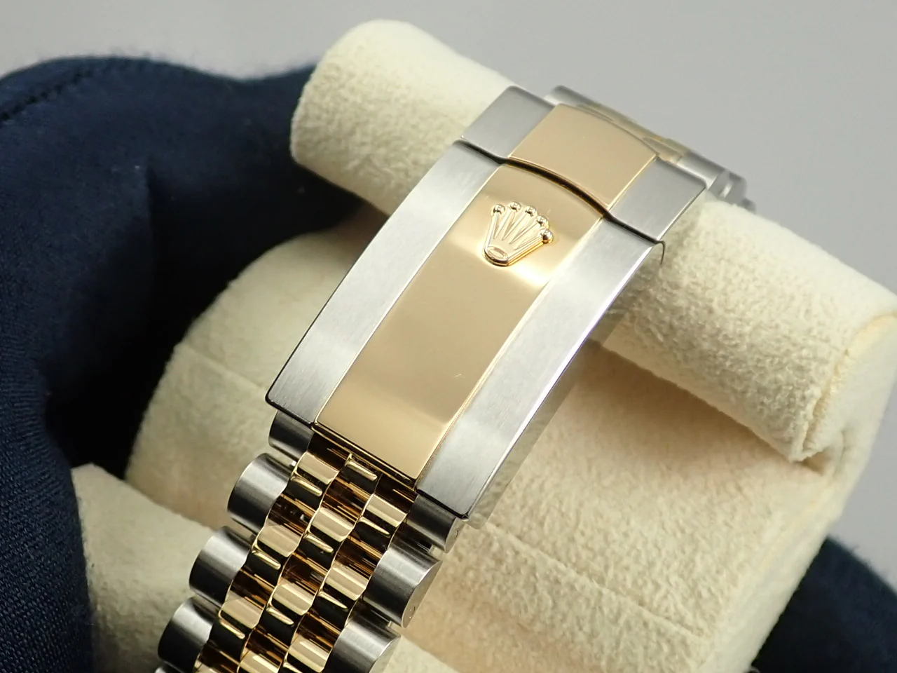 ロレックス デイトジャスト36 Ref.126233 ステンレススチール/イエローゴールド ゴールデン文字盤 ジュビリーブレスレット 中古 9R3F1YVC - Image 6