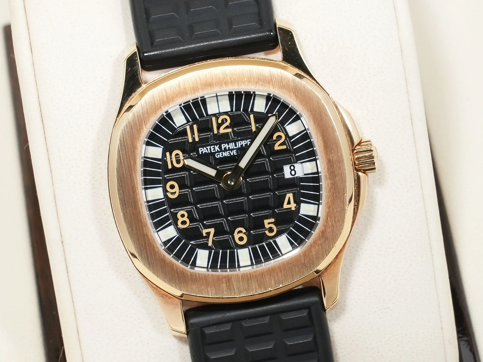 パテックフィリップ アクアノート Ref.4960J イエローゴールド ブラック文字盤 中古 dkzm4mip - Image 3