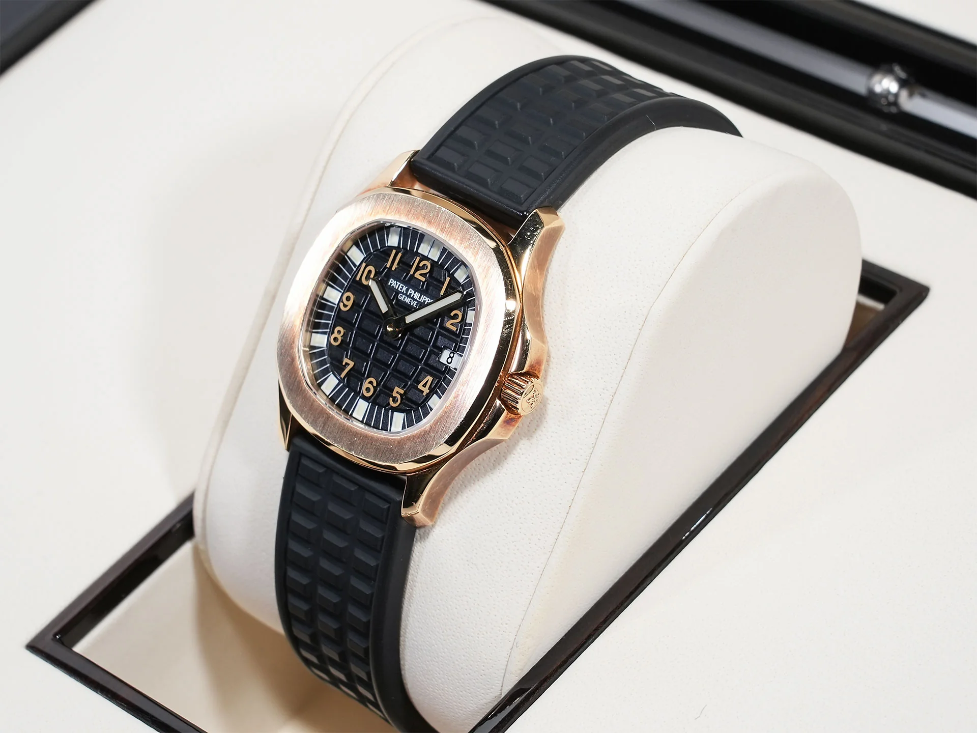 パテックフィリップ アクアノート Ref.4960J イエローゴールド ブラック文字盤 中古 dkzm4mip - Image 4