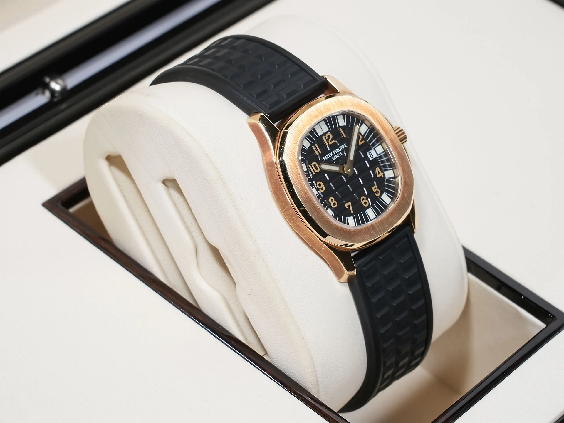 パテックフィリップ アクアノート Ref.4960J イエローゴールド ブラック文字盤 中古 dkzm4mip - Image 5