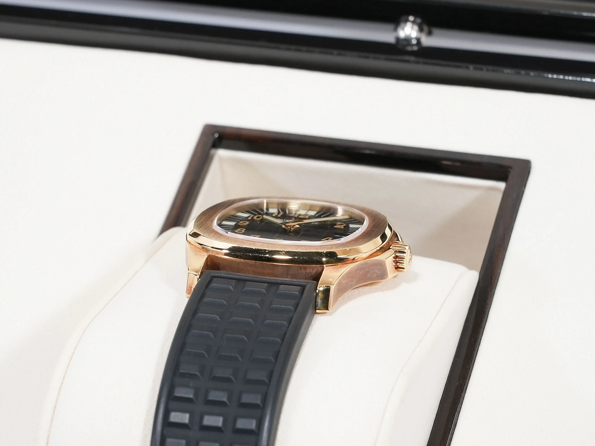 パテックフィリップ アクアノート Ref.4960J イエローゴールド ブラック文字盤 中古 dkzm4mip - Image 6