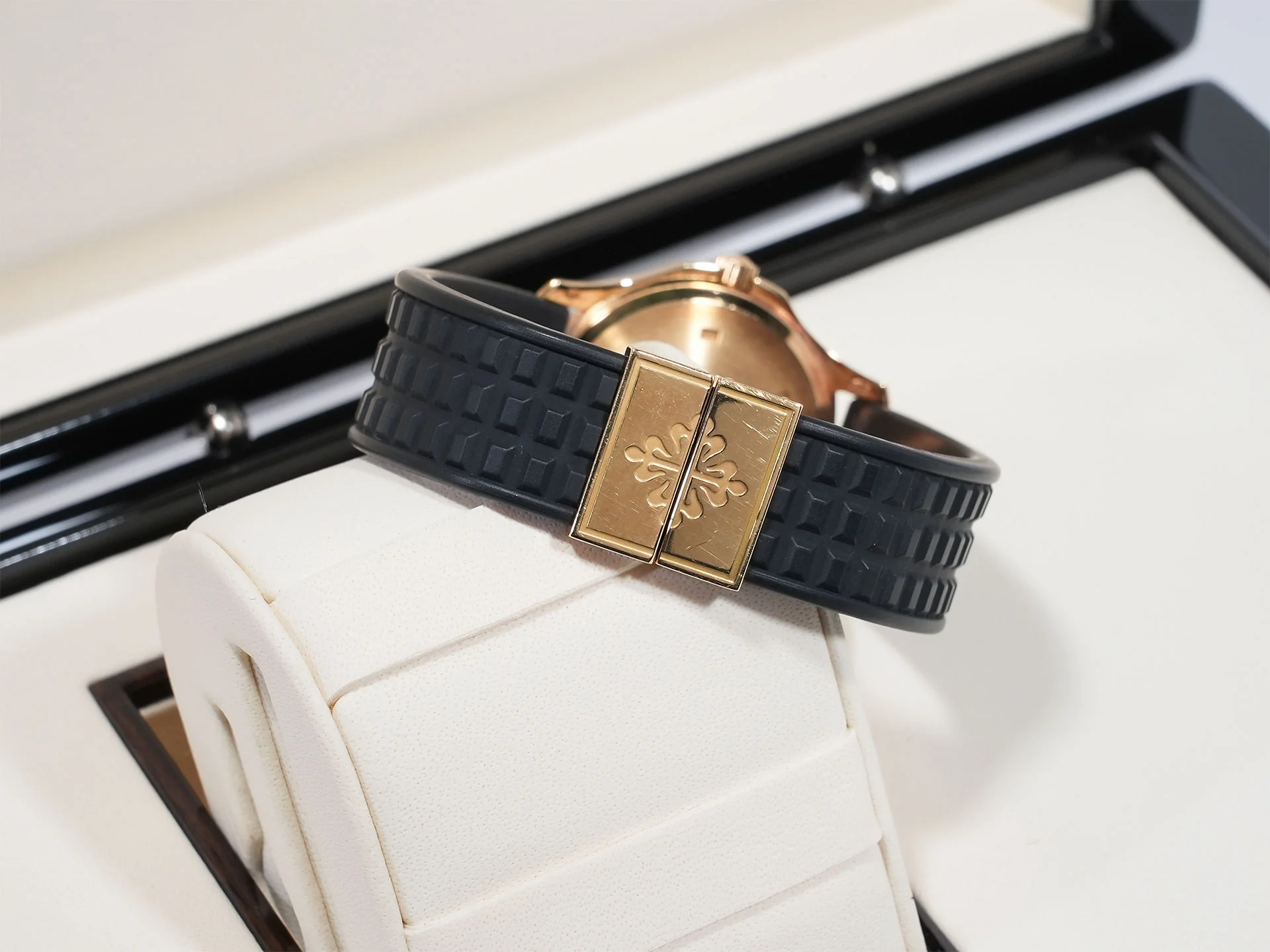 パテックフィリップ アクアノート Ref.4960J イエローゴールド ブラック文字盤 中古 dkzm4mip - Image 7