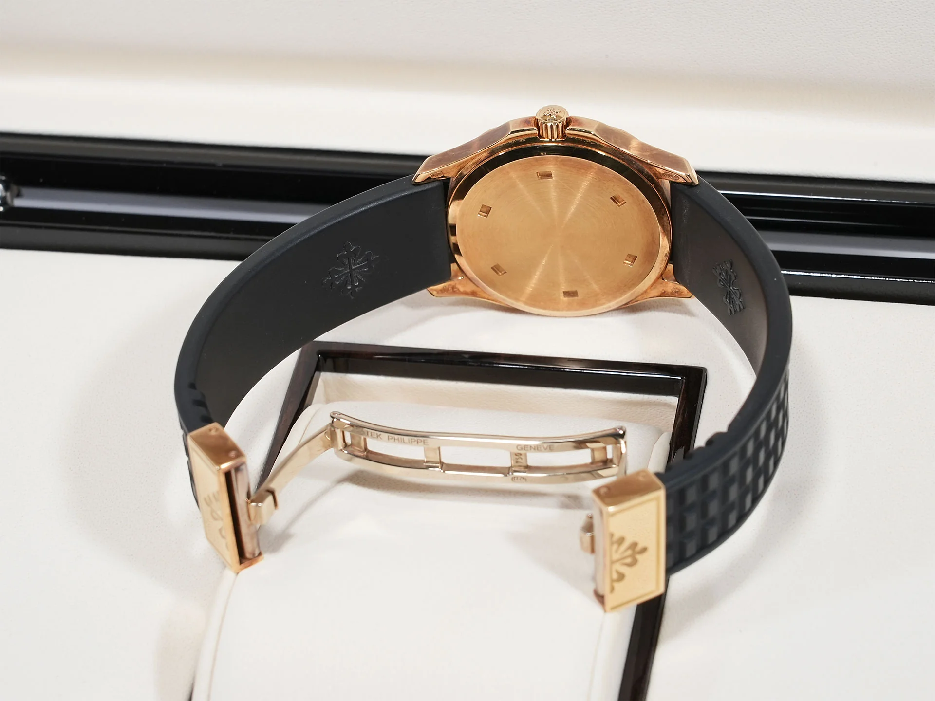 パテックフィリップ アクアノート Ref.4960J イエローゴールド ブラック文字盤 中古 dkzm4mip - Image 8