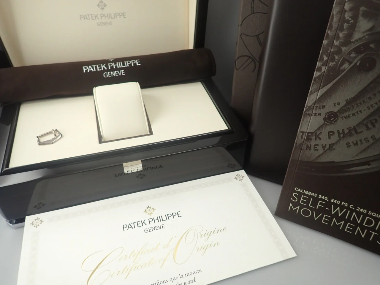パテックフィリップ カラトラバ Ref.5296G-010 ホワイトゴールド シルバー文字盤 - Image 11