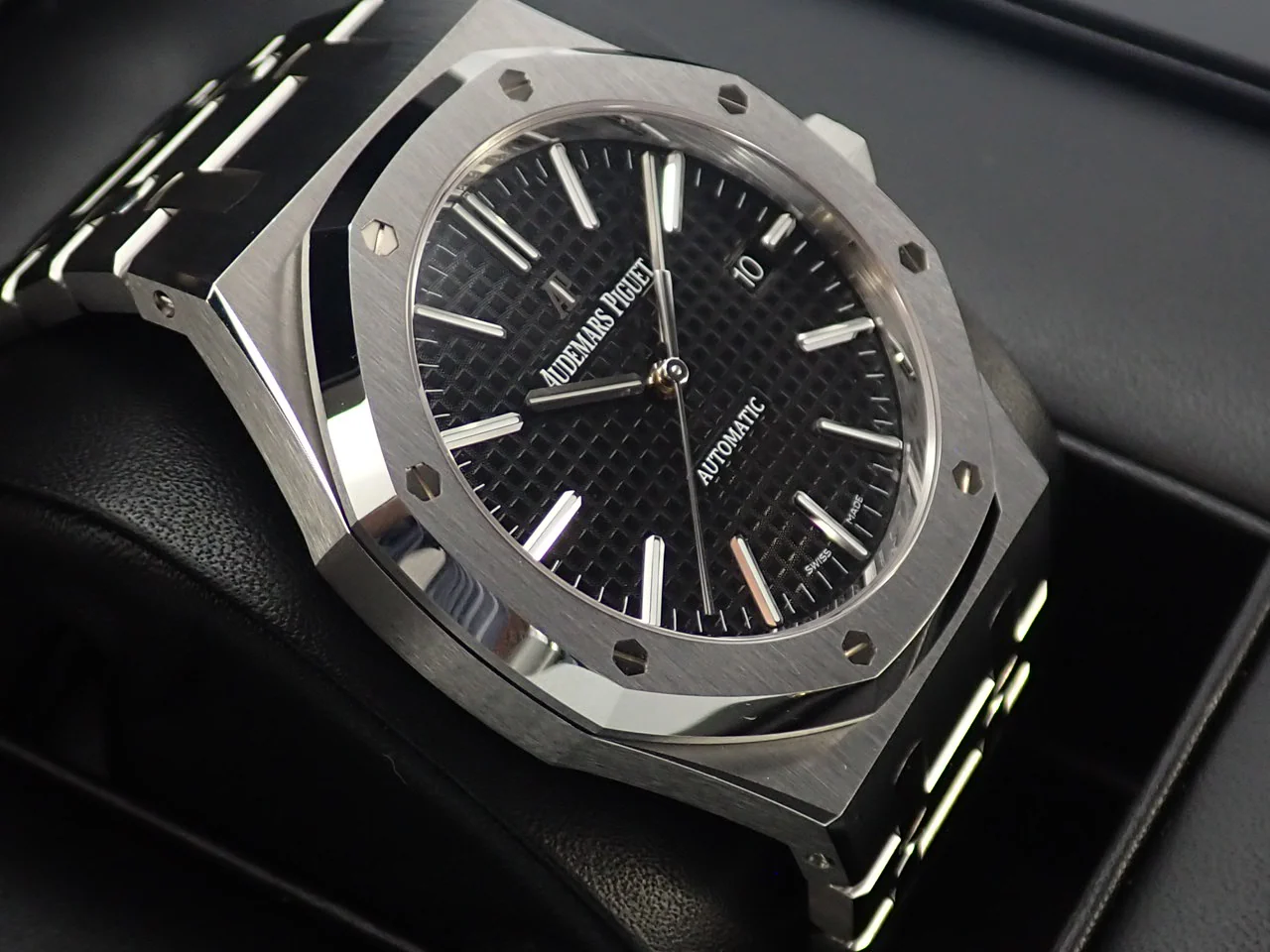 オーデマピゲ ロイヤルオーク Ref.15400ST.OO.1220ST.01 ステンレススチール ブラック文字盤 - Image 4