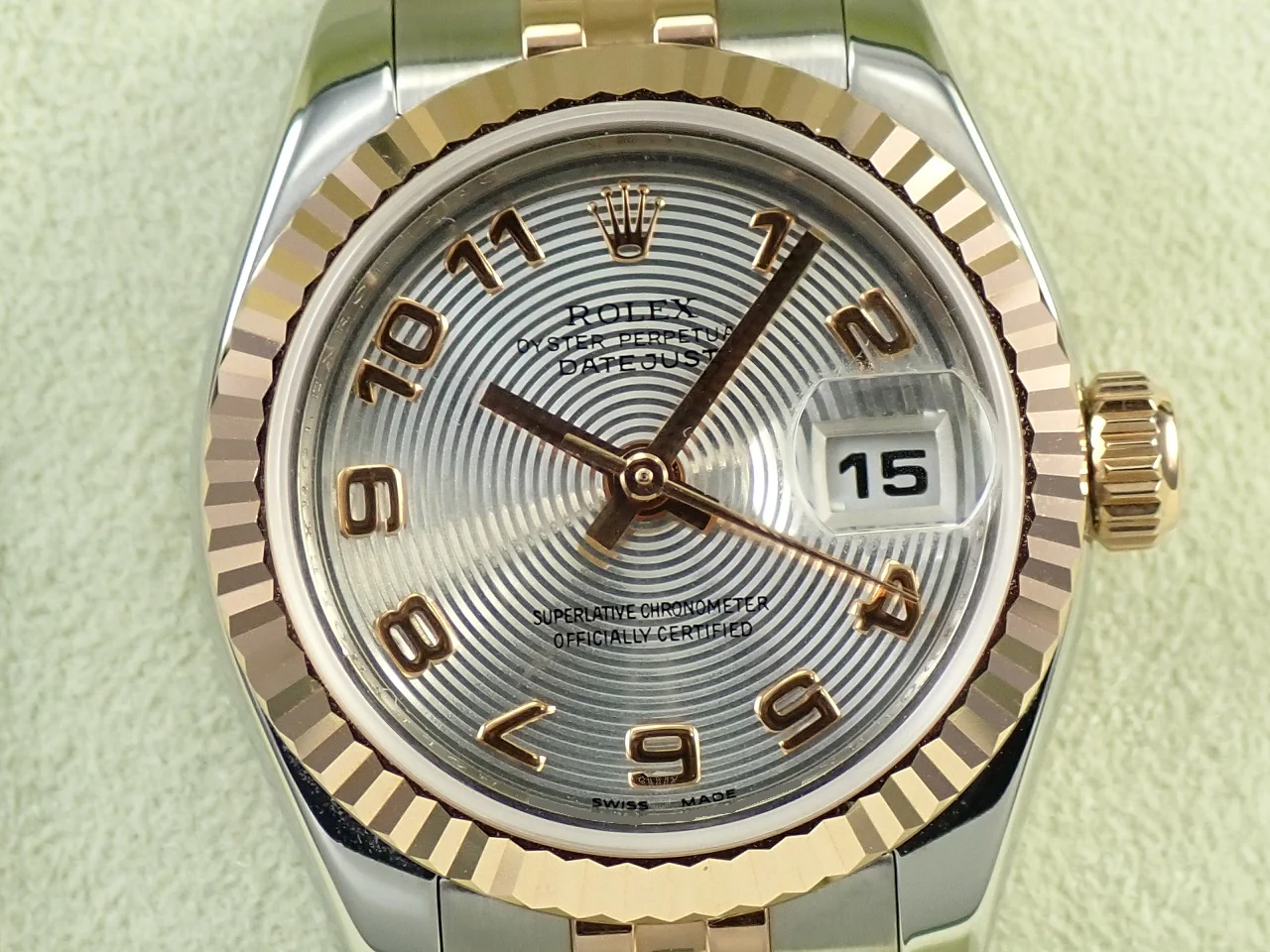 ロレックス デイトジャスト28 Ref.179171 ステンレススチール/ピンクゴールド シルバーコンセントリック文字盤 ジュビリーブレスレット - Image 3