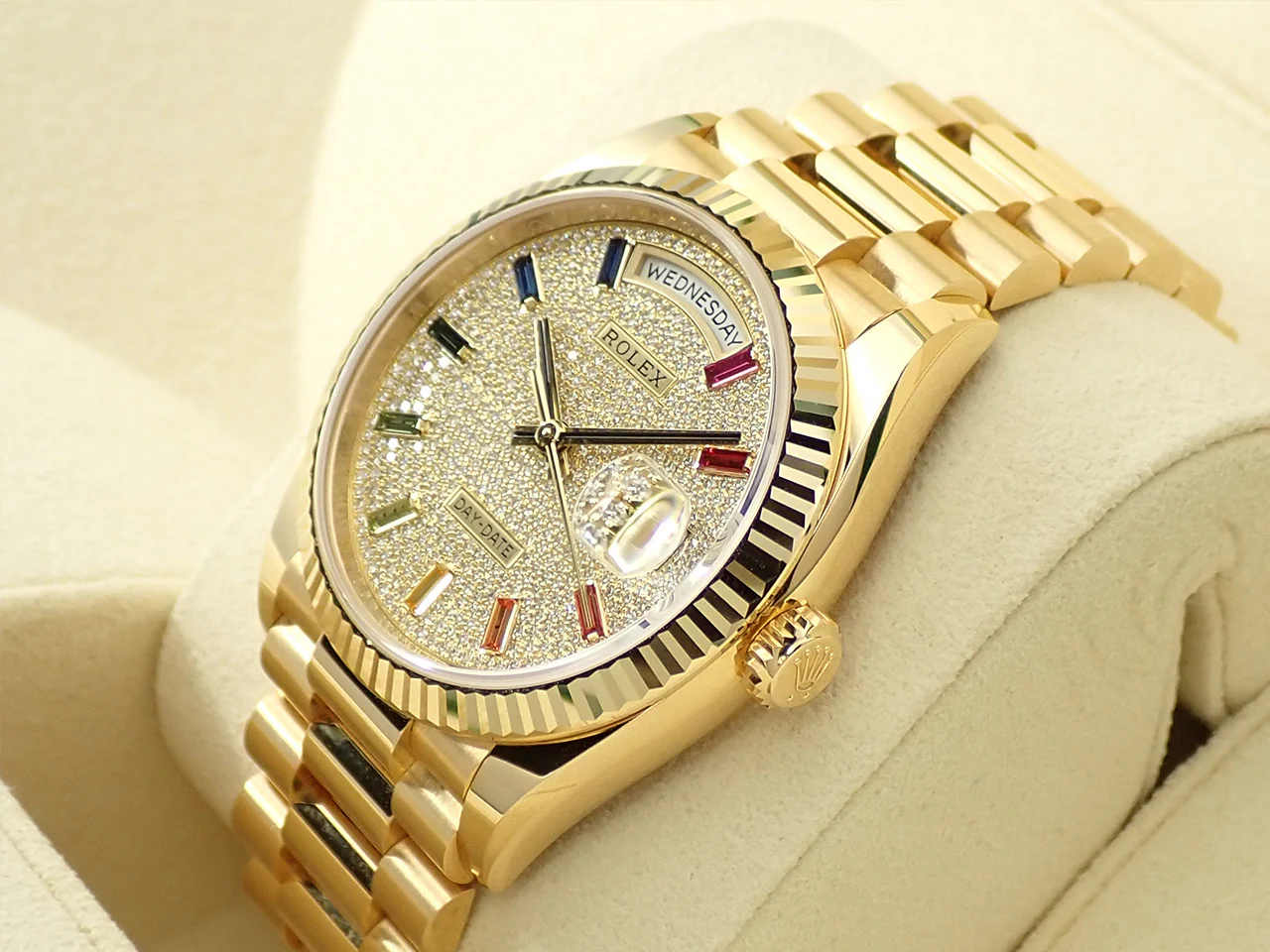 ロレックス デイデイト36 Ref.128238 イエローゴールド パヴェダイヤxレインボーサファイア文字盤 - Image 4