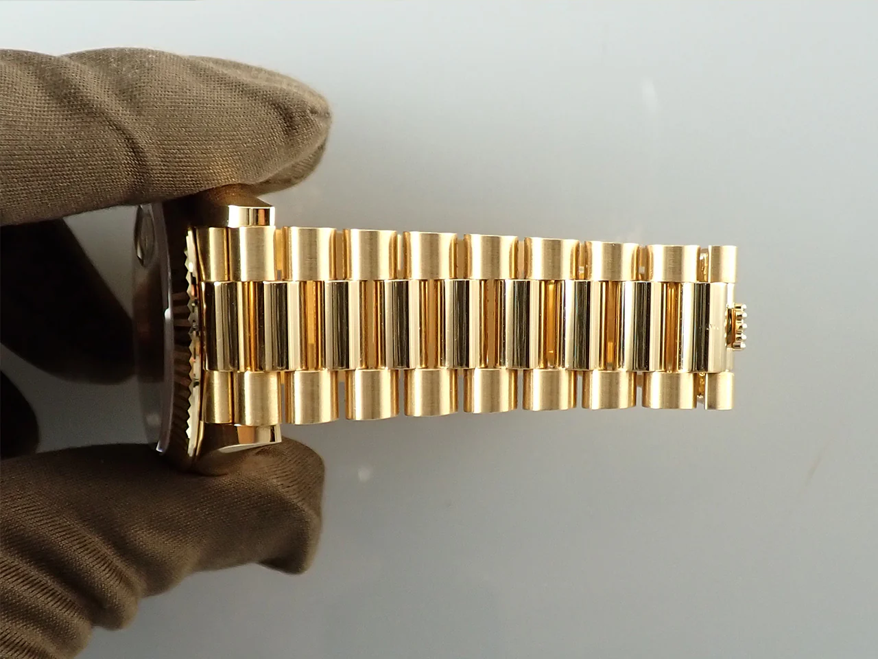 ロレックス デイデイト36 Ref.128238 イエローゴールド パヴェダイヤxレインボーサファイア文字盤 - Image 9