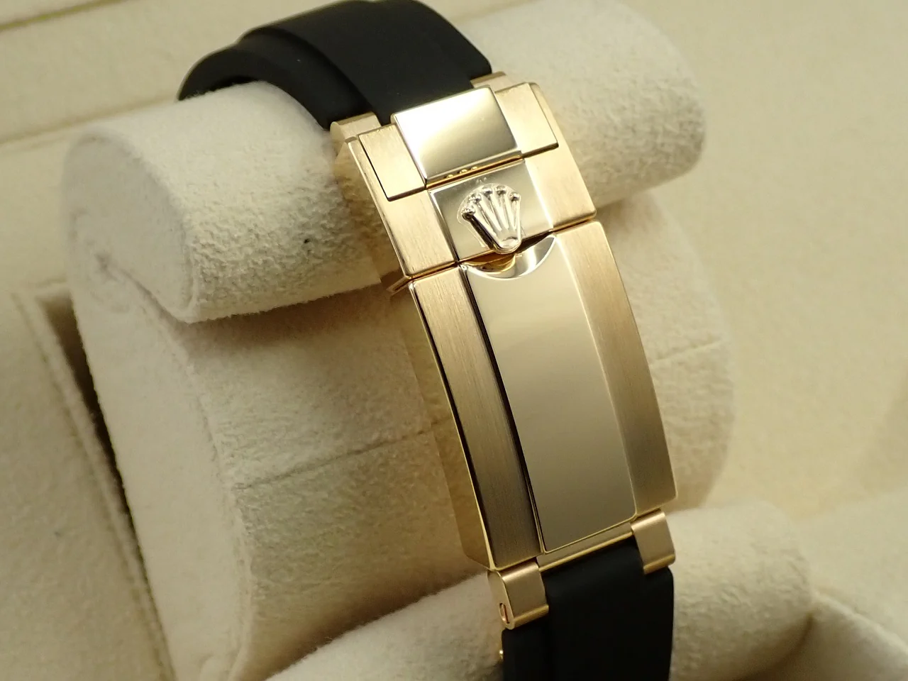 ロレックス デイトナ Ref.116518LN イエローゴールド ブラックxシャンパン文字盤 - Image 6